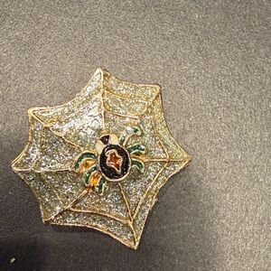 Vintage spider brooch amazing condition very sparkly very detailed enamel body